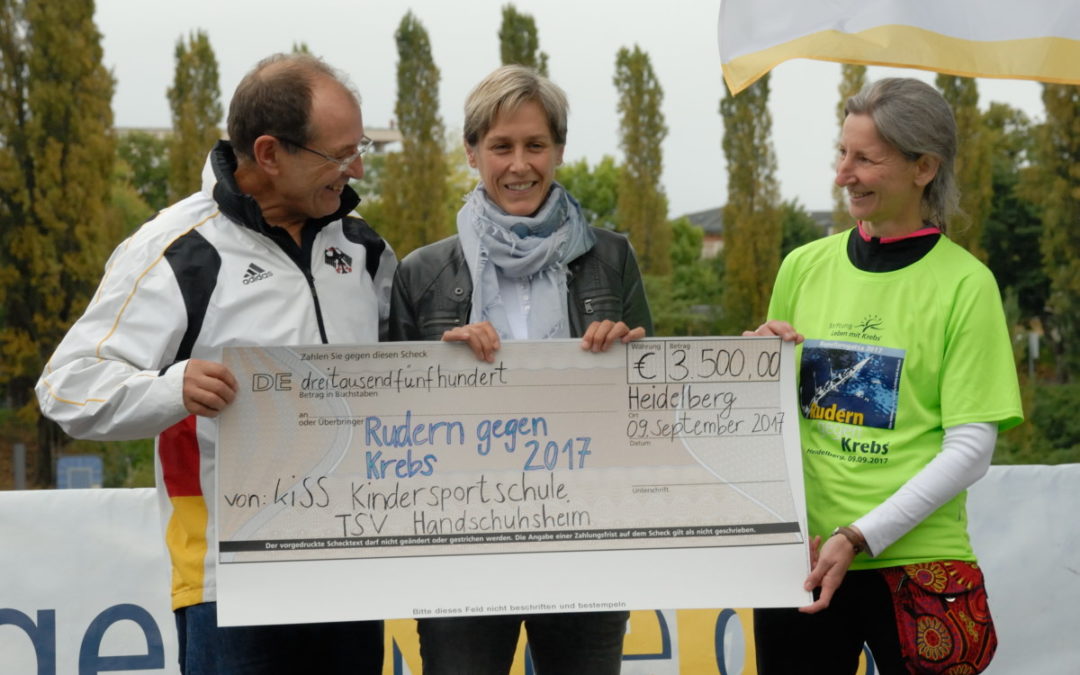 Spendenübergabe bei „Rudern gegen Krebs“